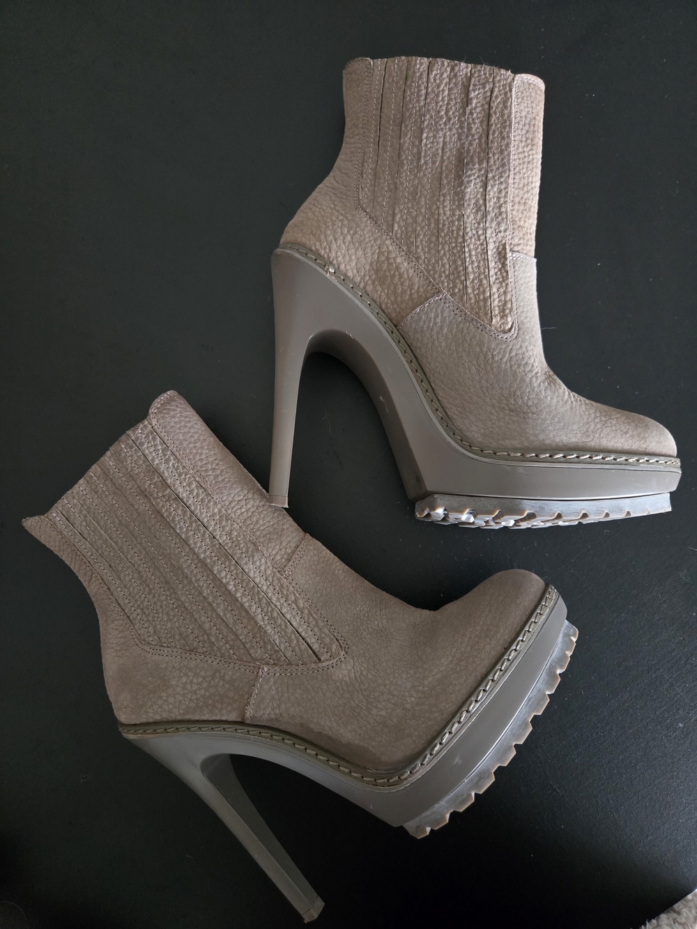 BCBGMAXAZRIA Taupe Leather Virginia Platform Stiletto Booties Size 8